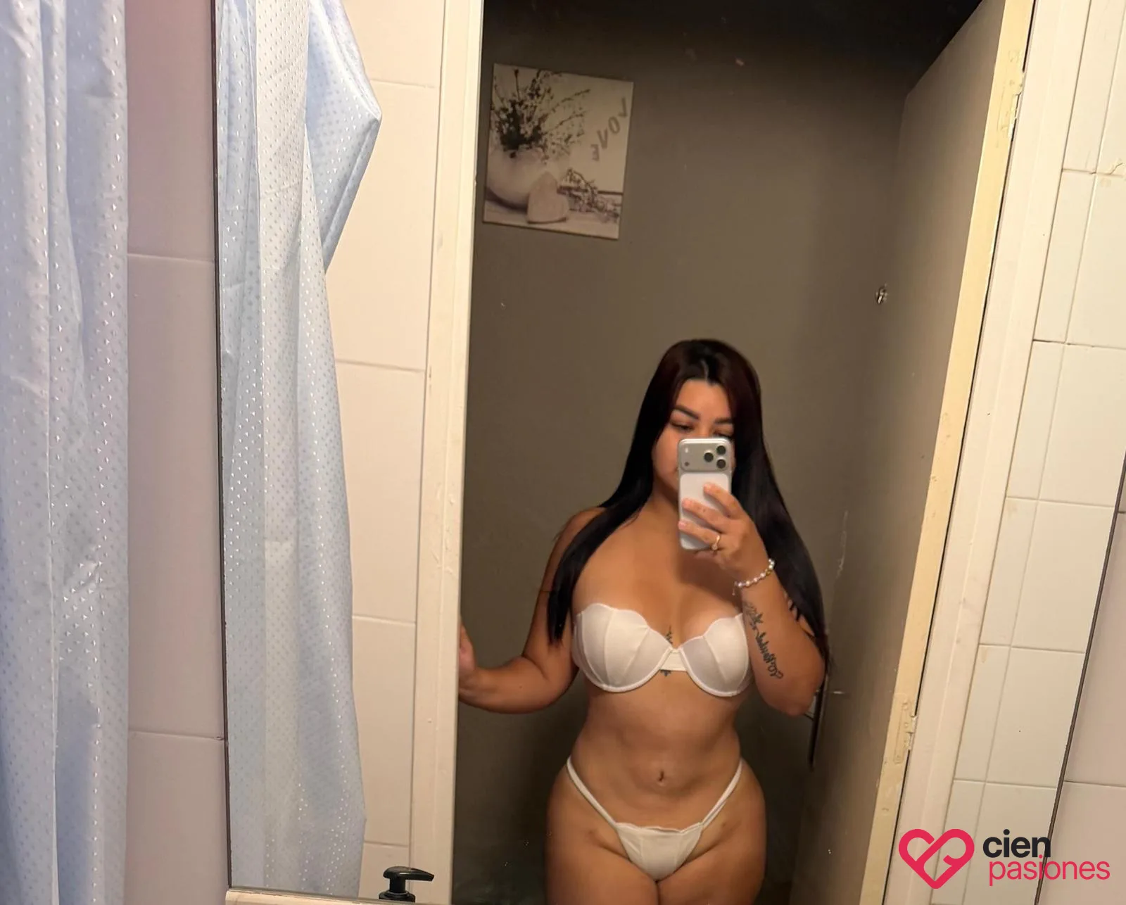 Nena nueva en tu cuidad jovencita con sitio cómodo paratende — foto 3